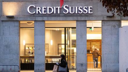 Das Logo der Credit Suisse an einer Filiale. 