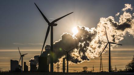 Für den Klimaschutz sollen Emissionen von CO₂ verringert werden, die zuvor in Kohle, Erdgas oder Erdöl gebunden waren. 