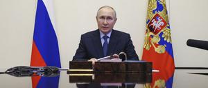 Wladimir Putin, Präsident von Russland, leitet eine Videokonferenz.