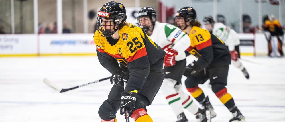 Gegen Ungarn setzten die deutschen Eishockeyspielerinnen sich mit 2:1 durch.