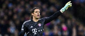 Münchens Torwart Yann Sommer gestikuliert während der Partie gegen Manchester City.