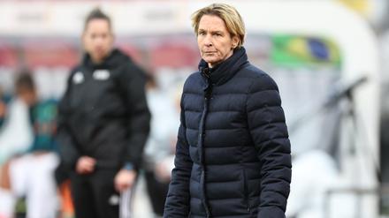 Auf Bundestrainerin Voss-Tecklenburg wartet noch viel Arbeit bis zur WM.