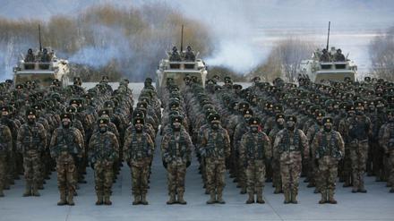 Chinas Volksbefreiungsarmee bei einer Militärübung in der Stadt Kashgar.