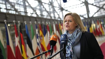 Innenministerin Nancy Faeser (SPD) vor einer Verhandlungsrunde in Brüssel – nächste Woche gehen die Gespräche über ein neues EU-Asylsystem in Luxemburg weiter.