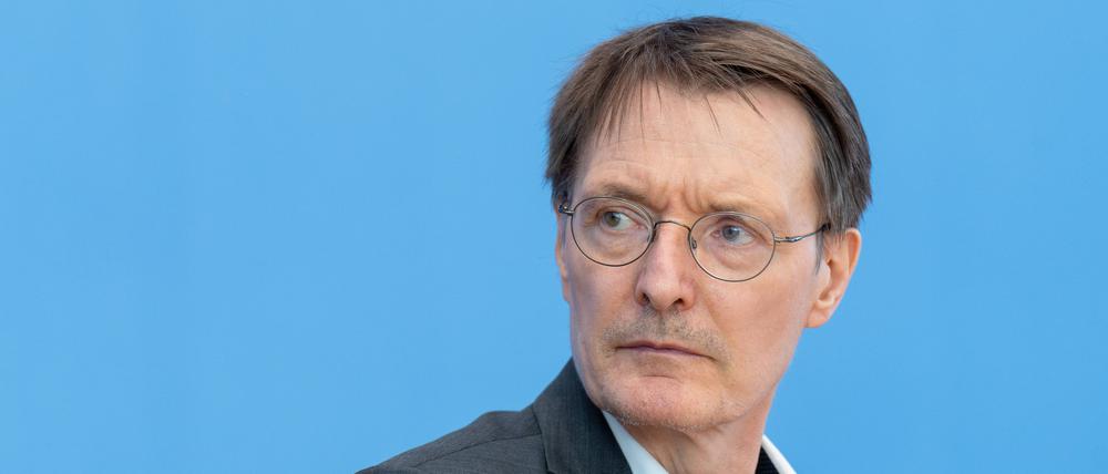 Bundesminister für Gesundheit Prof. Dr. Karl Lauterbach auf einer Pressekonferenz zur Vorstellung des neuen Gesetzes.