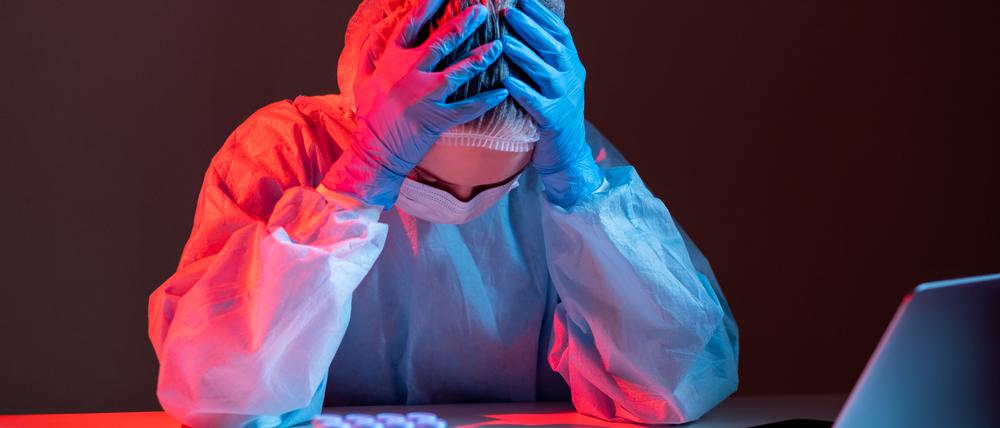 Der Arbeitsmarkt in der Wissenschaft ist von starker Konkurrenz geprägt: Manche nehmen viel in Kauf, um dem Ziel einer Professur näher zu kommen.