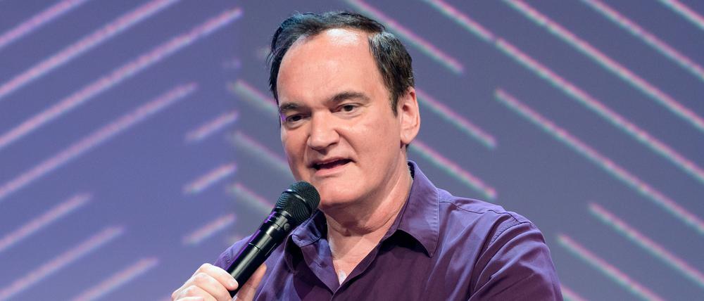 US-Regisseur Quentin Tarantino gestikuliert während seines Auftritts beim Digital-Festival OMR. (zu dpa "Quentin Tarantino schaut mit Sohn gern Kinderserie «Peppa Wutz") +++ dpa-Bildfunk +++