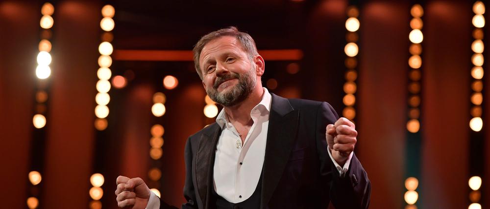 Großer Auftritt. Samuel Finzi moderierte 2020 die Eröffnungsgala der Berlinale. Foto: Tobias Schwarz/AFP