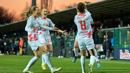 Aufbruchstimmung bei RB Leipzig. Für den derzeitigen Regionalligisten soll die Reise im DFB-Pokal erst der Anfang sein.