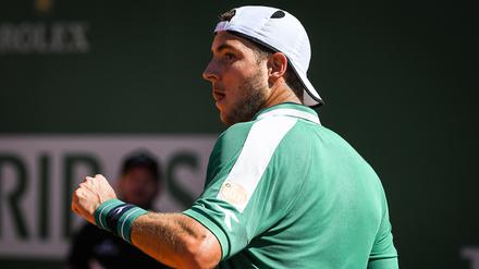 Jan-Lennard Struff feiert einen Punkt.