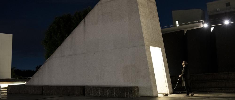 Tor ins Paralleluniversum. Ingo van Aaren, „Kulturforum“, aus der Serie „Nachtwach Berlin“, fotografiert 2019.