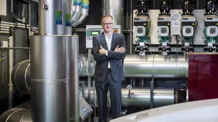 Gasag-Chef Georg Friedrichs steht an einer Wärmeanlage auf dem Euref-Campus, zu dem Thema die „100 wichtigsten Köpfe“.