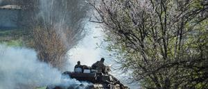 Ein ukrainischer Panzer nahe Bachmut, wo weiterhin erbittert gekämpft wird.