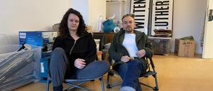 Kristina und Karsten Peter in ihrem neuen Wohnzimmer.