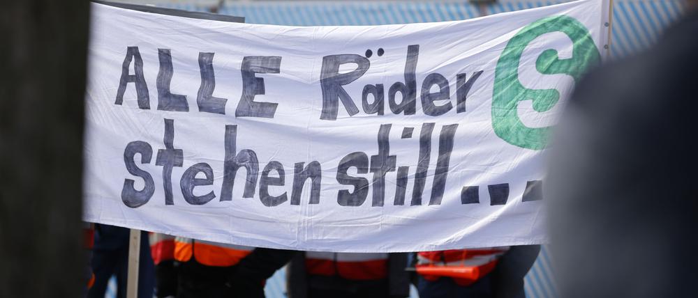 Am 27. März bestreikten Verdi und die Eisenbahnergewerkschaft EVG den kompletten Verkehr.
