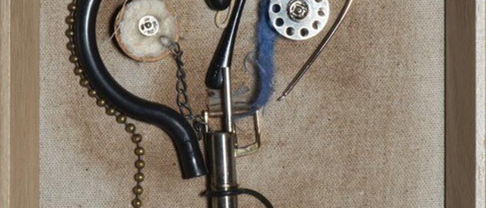 Die Reste ehren. Assemblage von Gabriele Helen Killert