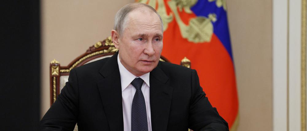Die Kriegswirtschaft des russischen Präsidenten Wladimir Putin hat die bisherigen EU-Sanktionspakete zu spüren bekommen. 