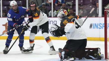 Die deutschen Eishockey-Nationalspielerinnen schaffen bei der WM in Kanada den Klassenverbleib.