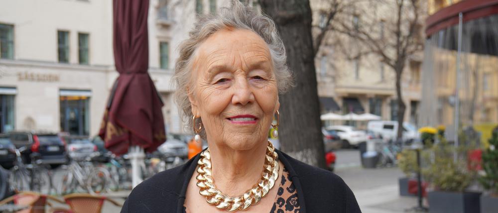 Die Berliner Schauspielerin Ellen Esser startet mit 80 Jahren eine Karriere als Sängerin.