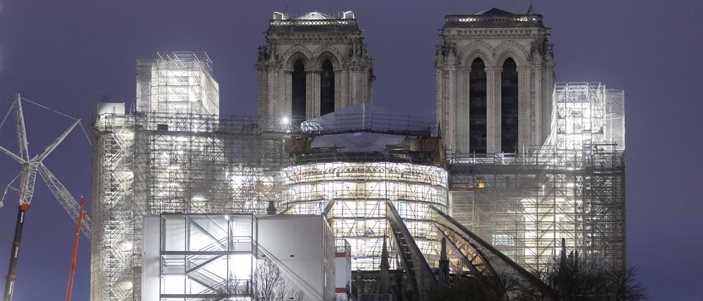 Heilige Baustelle. Die Pariser Kathedrale im derzeitigen Zustand, vier Jahre nach dem Brand. 