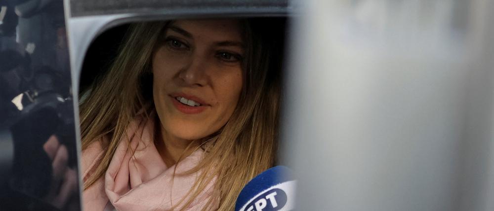 Eva Kaili kommt am 14. April in ihrer Wohnung an, nachdem sie aus der Untersuchungshaft entlassen wurde.