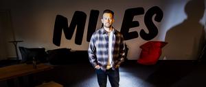 Miles CEO Oliver Mackprang in der Ruhezone bei den Konferenzräumen, zu dem Thema die "100 wichtigsten Köpfe".