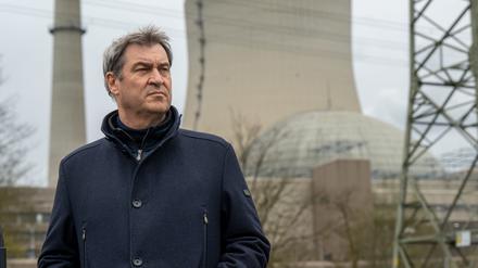 Markus Söder (CSU), Ministerpräsident von Bayern, bei einem Besuch des Kernkraftwerks Isar 2.