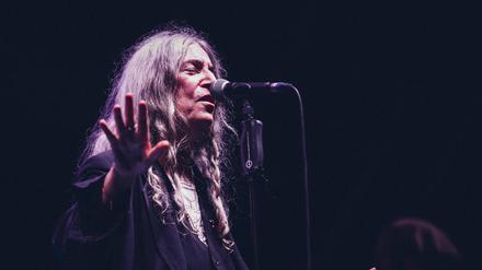 Die Welt in allen Facetten durchdekliniert. Sängerin und Poetin Patti Smith bei einem Konzert im Jahr 2022. 