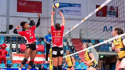 Symone Speech (l.) und ihre Teamkolleginnen vom SC Potsdam sind zurück im Play-off-Rennen.