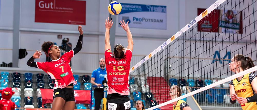 Symone Speech (l.) und ihre Teamkolleginnen vom SC Potsdam sind zurück im Play-off-Rennen.