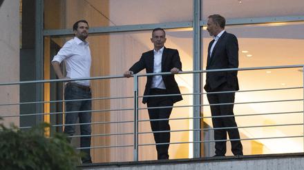 FDP-Spitzen: Parteivize Johannes Vogel, Verkehrsminister Volker Wissing, Finanzminister Christian Lindner während eines Koalitionsausschusses auf einem Balkon des Bundeskanzleramts