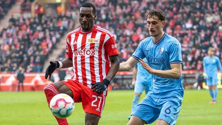 Ball gehalten, Führung nicht. Sheraldo Becker (l.) musste sich gegen Bochum mit einem Punkt begnügen.