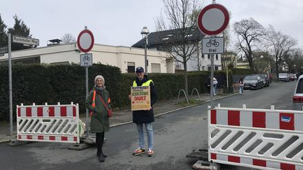Temporäre Schulstraße vor der Bruno-H.-Bürgel-Grundschule am Rackebüller Weg in Lichtenrade.