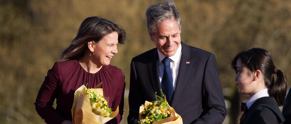 Außenministerin Annalena Baerbock (l., Bündnis 90/Die Grünen) und Antony J. Blinken, Außenminister der USA, in Karuizawa.