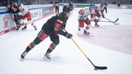 Tobias Eder ist mit dem Nationalteam gefordert, bevor er das Eisbären-Trikot überstreift.