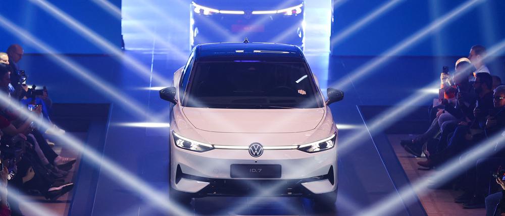Volkswagen ID.7, new large all-electric sedan, is seen at it's world premier presentation, in Berlin, Germany, April 17, 2023. REUTERS/Fabrizio Bensch