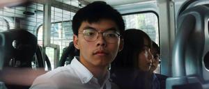 Der pro-demokratische Aktivisten Joshua Wong kommt am 30. August 2019 in einem Polizeiwagen am Eastern Court in Hongkong an, nachdem er wegen des Verdachts der Organisation illegaler Proteste festgenommen wurde.