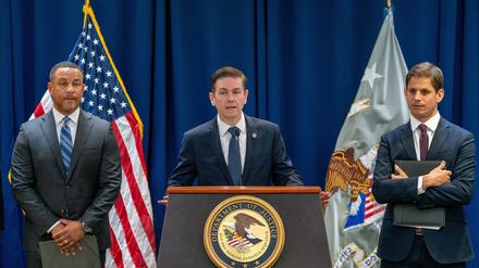 Michael J. Driscoll, Stellvertretender Direktor des New Yorker FBI-Büros, spricht auf einer Pressekonferenz.