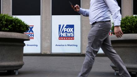 FILE PHOTO: A person walks by Fox News signage posted on the News Corporation building in New York City, U.S. April 12, 2023 REUTERS/Andrew Kelly/File Photo