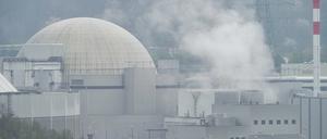 Das Atomkraftwerk Neckarwestheim. Mit der Trennung der Kernkraftwerke Isar 2, Neckarwestheim und Emsland vom Stromnetz ging am Samstag die Ära der kommerziellen Stromerzeugung mit Atomkraftwerken in Deutschland zu Ende.