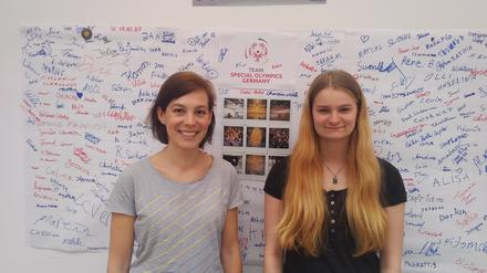 Parasportlerin Kim Heinrichs mit ihrer Trainerin