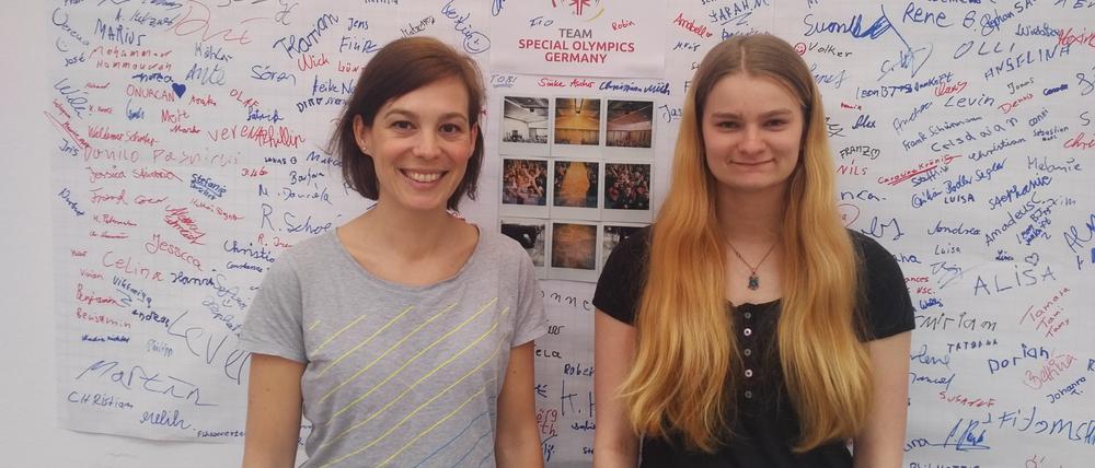 Parasportlerin Kim Heinrichs mit ihrer Trainerin