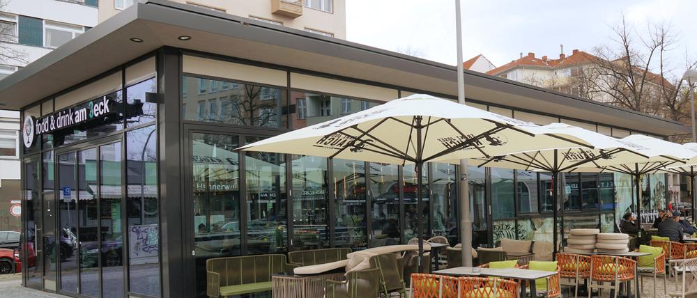 Das neue Café steht auf dem nördlichen Teil des Lehniner Platzes an der Ortsteilgrenze zwischen Charlottenburg und Halensee.