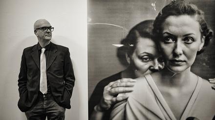 Die undatierte Kombo zeigt den Berliner Fotografen Boris Eldagsen (l) und sein Werk «Pseudomnesia: The Electrician».