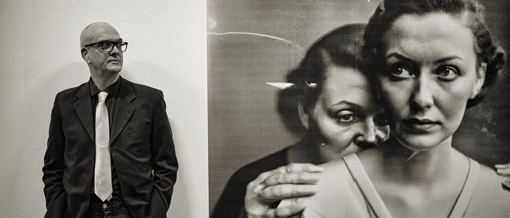 Die undatierte Kombo zeigt den Berliner Fotografen Boris Eldagsen (l) und sein Werk «Pseudomnesia: The Electrician». 