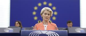 Ursula von der Leyen, Präsidentin der Europäischen Kommission, spricht im Europäischen Parlament in Straßburg über die Strategie der Beziehungen zwischen der EU und China. 