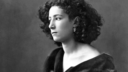 Sarah Bernhardt, 1864 fotografiert von Nadar.