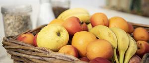 Zum Themendienst-Bericht von Elena Zelle vom 5. August 2020: Ernährungsmediziner empfehlen 500 Gramm Obst und Gemüse am Tag. Damit könne man gleich zum Frühstück anfangen - am besten mit Äpfeln und Beeren.
