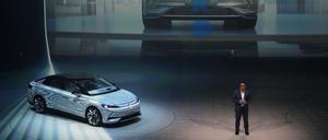 Das neue Konzeptfahrzeug von Volkswagen, die Limousine ID.7, wird auf der Automesse in Shanghai präsentiert. 