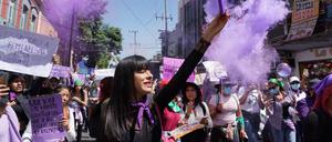 Frauen in Mexiko protestieren gegen Gewalt gegen Frauen.